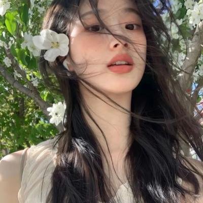 孤岛月光:她们三人的逃生游戏